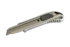 Нож строительный MASTERTOOL с отломным лезвием 18 мм металлический кнопочный фиксатор 17-0128