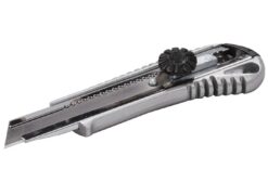 Нож строительный MASTERTOOL с отломным лезвием 18 мм металлический винтовой замок 17-0198